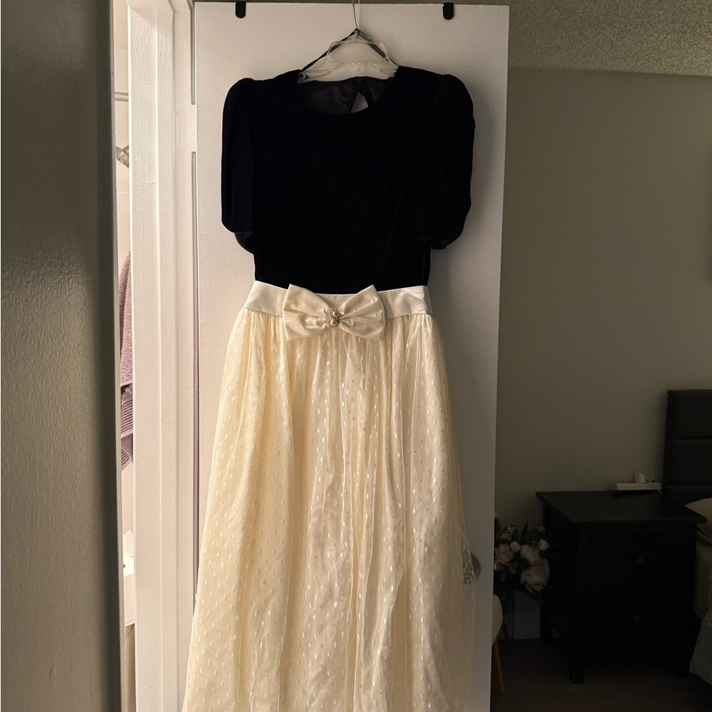 Scott McClintock Black and Cream Midi Dress with Bow Waist
